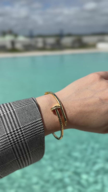 Nail Gold Bangle